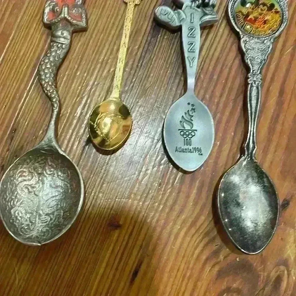 Collectible set of vintage silver plated and pewter spoons - Picture 3 of 5